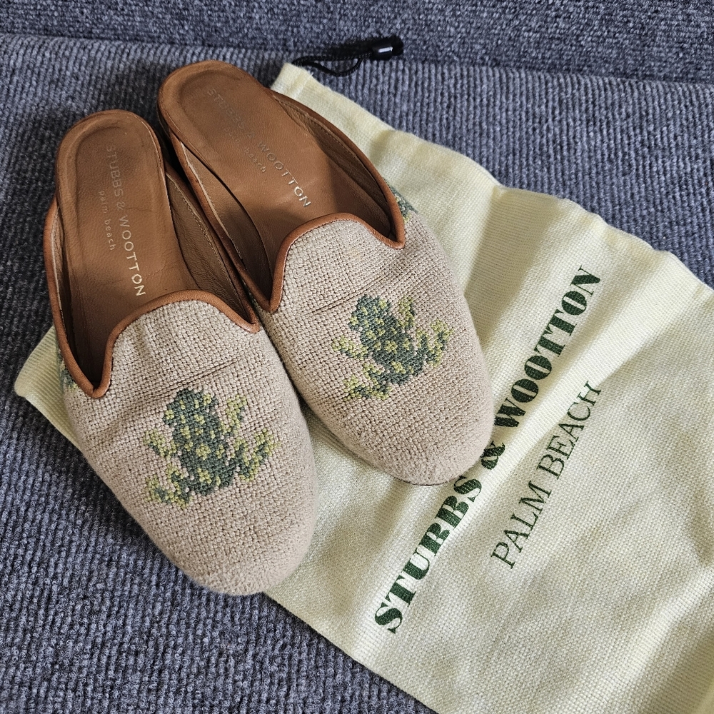 Stubbs & Wooten 🐸 Frog Needlepoint Fabric & Leather Slippers 7 w/Bag Spain Made